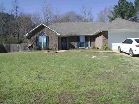 541 Eaglewood Dr, Florence, MS 39073 photo 1