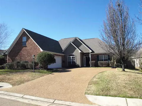 100 Apache Ct, Clinton, MS 39056 photo 1