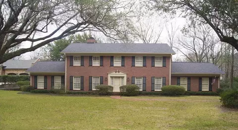 2660 Lake Cir, Jackson, MS 39211 photo 1