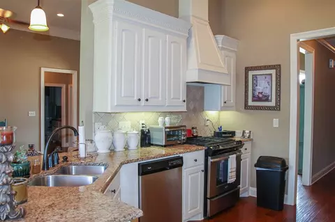 402 Julee Cir, Brandon, MS 39042 photo 17