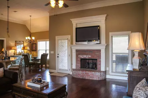 402 Julee Cir, Brandon, MS 39042 photo 4