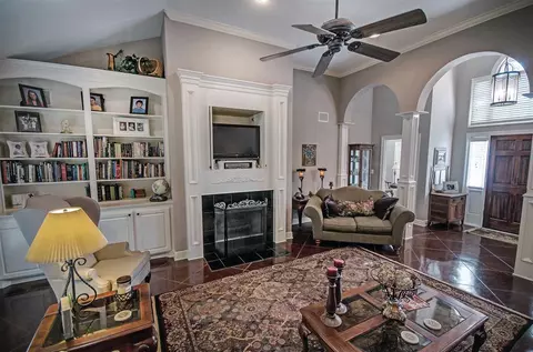 155 Pine Ridge Cir, Brandon, MS 39047 photo 2