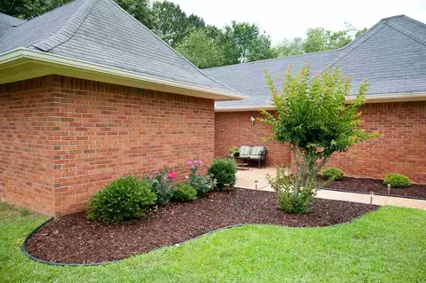 5845 Kristen Dr, Jackson, MS 39211 photo 3
