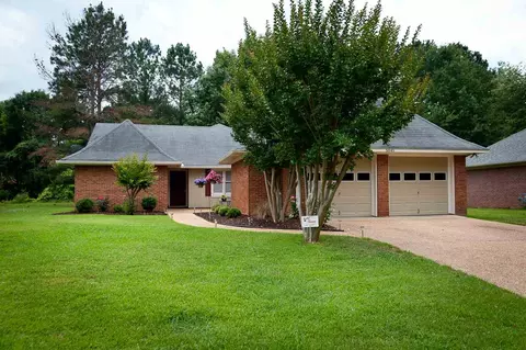 5845 Kristen Dr, Jackson, MS 39211 photo 1