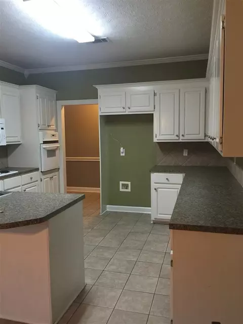 253 Charlene Dr, Byram, MS 39272 photo 5