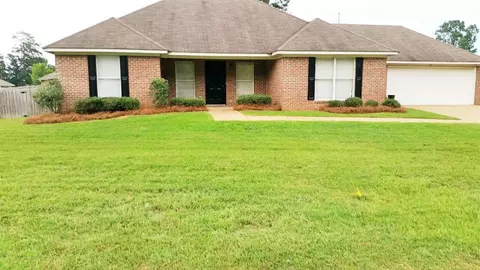 445 Pecan Cir, Brandon, MS 39042 photo 1