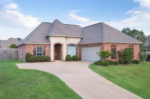 235 Tucker Dr, Brandon, MS 39042 photo 1
