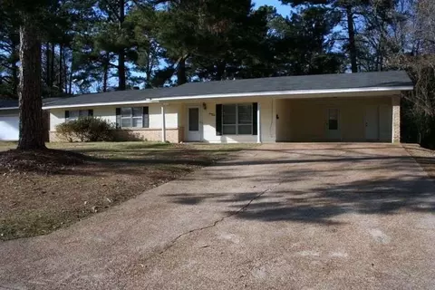 1330 Springdale Dr, Jackson, MS 39211 photo 1
