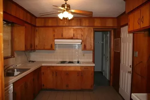 1330 Springdale Dr, Jackson, MS 39211 photo 2