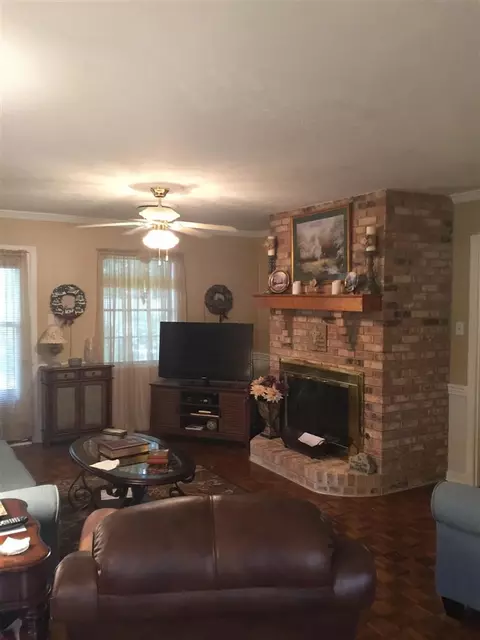 1122 Winnrose St, Jackson, MS 39211 photo 2