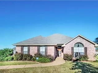 327 Fairview Dr, Brandon, MS 39047 photo 1