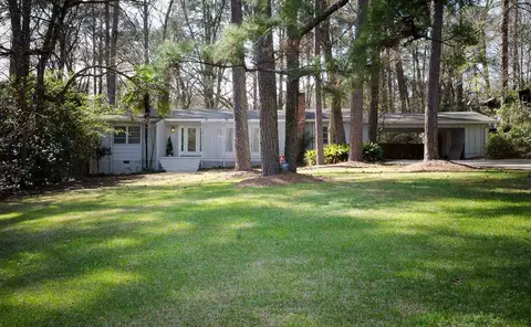 3911 Pinewood Dr, Jackson, MS 39211 photo 1