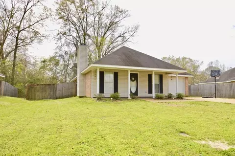 3015 Meagan Dr, Byram, MS 39272 photo 2