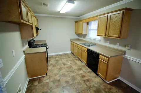225 Freemyer Dr, Byram, MS 39272 photo 4