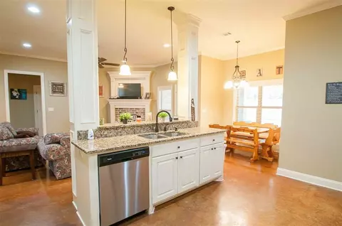 628 Lexington Dr, Florence, MS 39073 photo 10