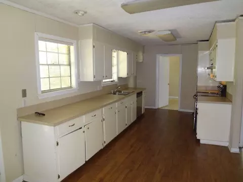 519 E Leake St, Clinton, MS 39056 photo 3