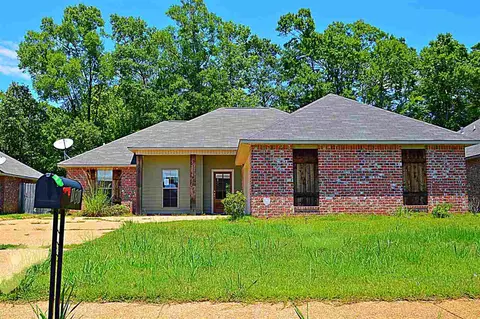 121 Garrett Dr, Terry, MS 39170 photo 1