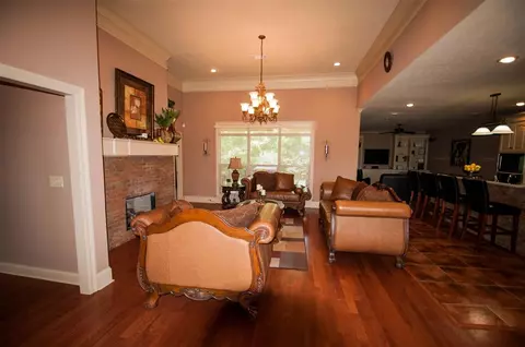 211 Johnston Cv, Byram, MS 39272 photo 4