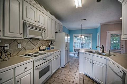 396 Pecan Cir, Brandon, MS 39042 photo 13