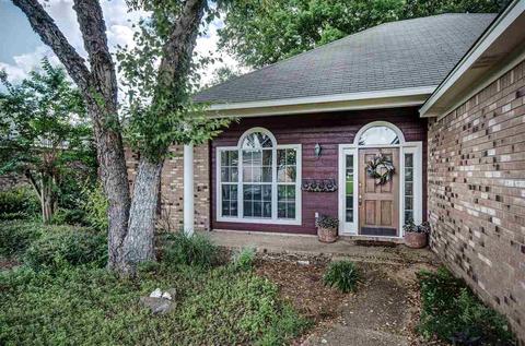 396 Pecan Cir, Brandon, MS 39042 photo 2