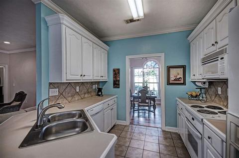 396 Pecan Cir, Brandon, MS 39042 photo 12