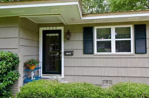 1608 Winchester St, Jackson, MS 39211 photo 2