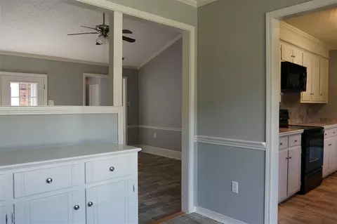 125 Thackery Cir, Jackson, MS 39211 photo 3