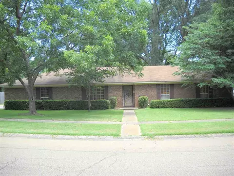 1303 Riverwood Dr, Jackson, MS 39211 photo 1