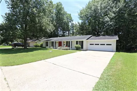 225 Beechcrest Dr, Jackson, MS 39211 photo 2