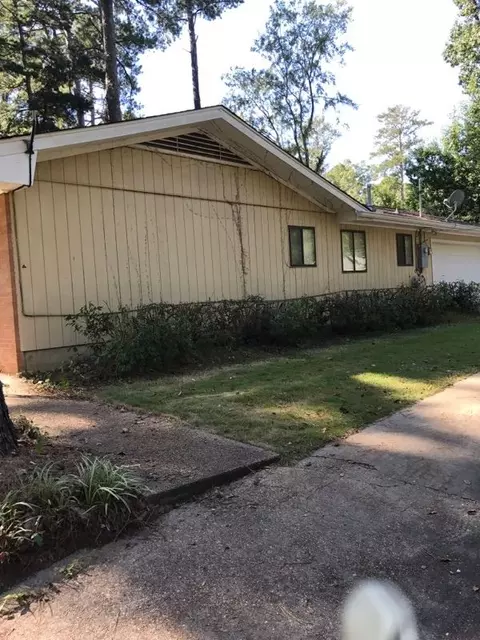 875 Briarwood Dr, Jackson, MS 39211 photo 2