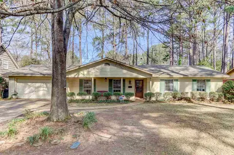 5228 Hialeah Dr, Jackson, MS 39211 photo 1