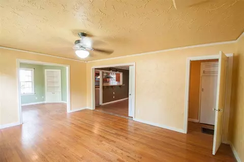 215 S Park Dr, Jackson, MS 39211 photo 2