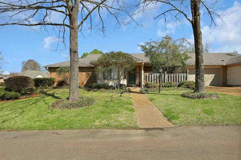 101 Villa Way, Clinton, MS 39056 photo 2