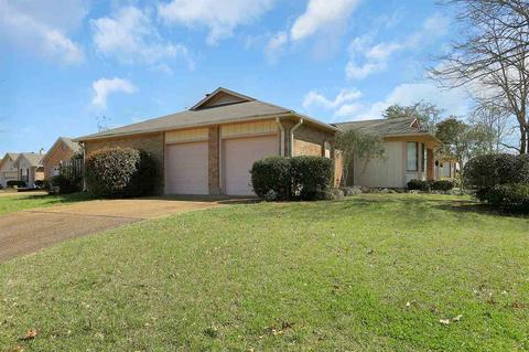 101 Villa Way, Clinton, MS 39056 photo 1