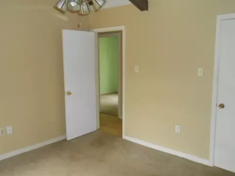 241 E Moon St, Ridgeland, MS 39157 photo 2
