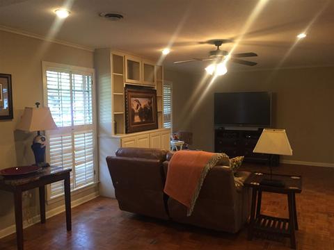 912 Briarfield Rd, Jackson, MS 39211 photo 2