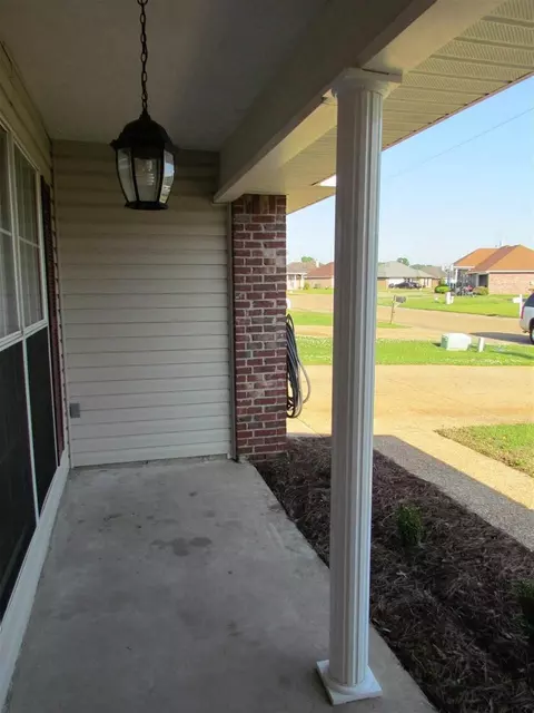 1065 Bullrun Dr, Byram, MS 39272 photo 4