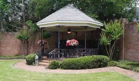 68 Autumn Hill Dr, Jackson, MS 39211 photo 4