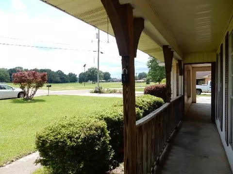 1117 SE 5th St, Magee, MS 39111 photo 4