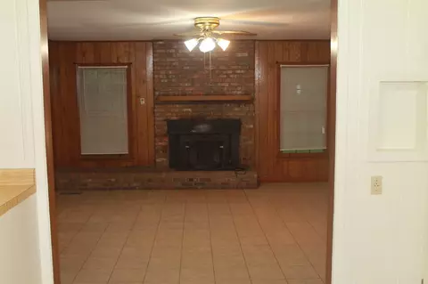 425 E Dinkins St, Canton, MS 39046 photo 9