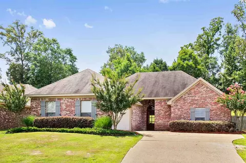 320 Fairview Dr, Brandon, MS 39047 photo 1