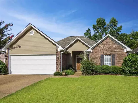 105 Pinehurst Dr, Brandon, MS 39047 photo 1