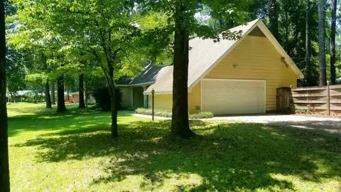 819 Timberlain Dr, Jackson, MS 39211 photo 3