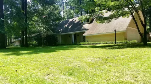 819 Timberlain Dr, Jackson, MS 39211 photo 1