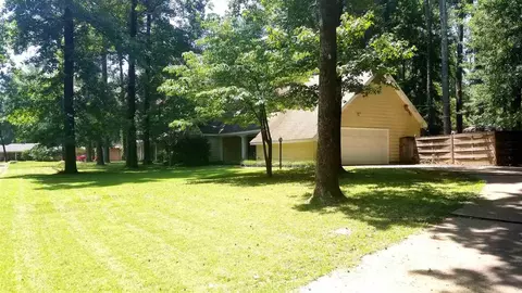 819 Timberlain Dr, Jackson, MS 39211 photo 2