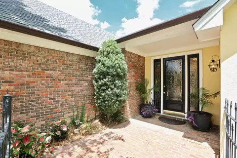 22 Autumn Hill Ct, Jackson, MS 39211 photo 3