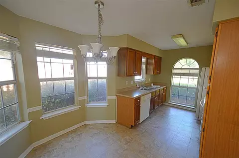 2042 Fox Cv, Byram, MS 39272 photo 3