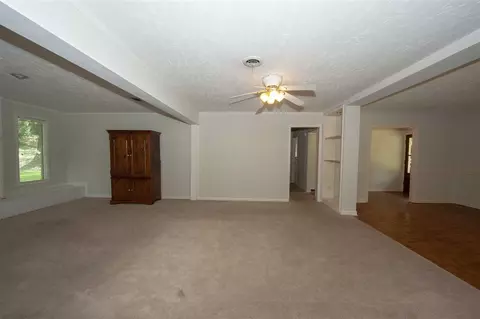 955 Briarwood Dr, Jackson, MS 39211 photo 4