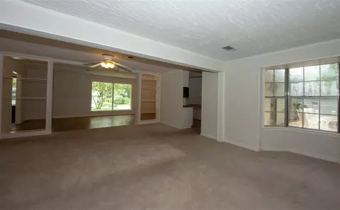 955 Briarwood Dr, Jackson, MS 39211 photo 7