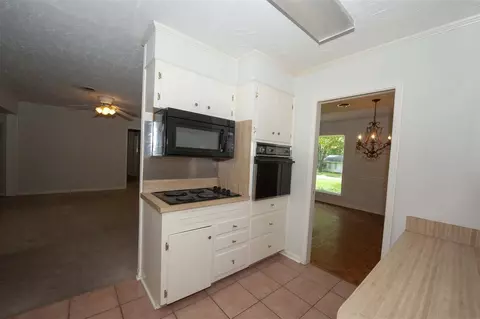 955 Briarwood Dr, Jackson, MS 39211 photo 3